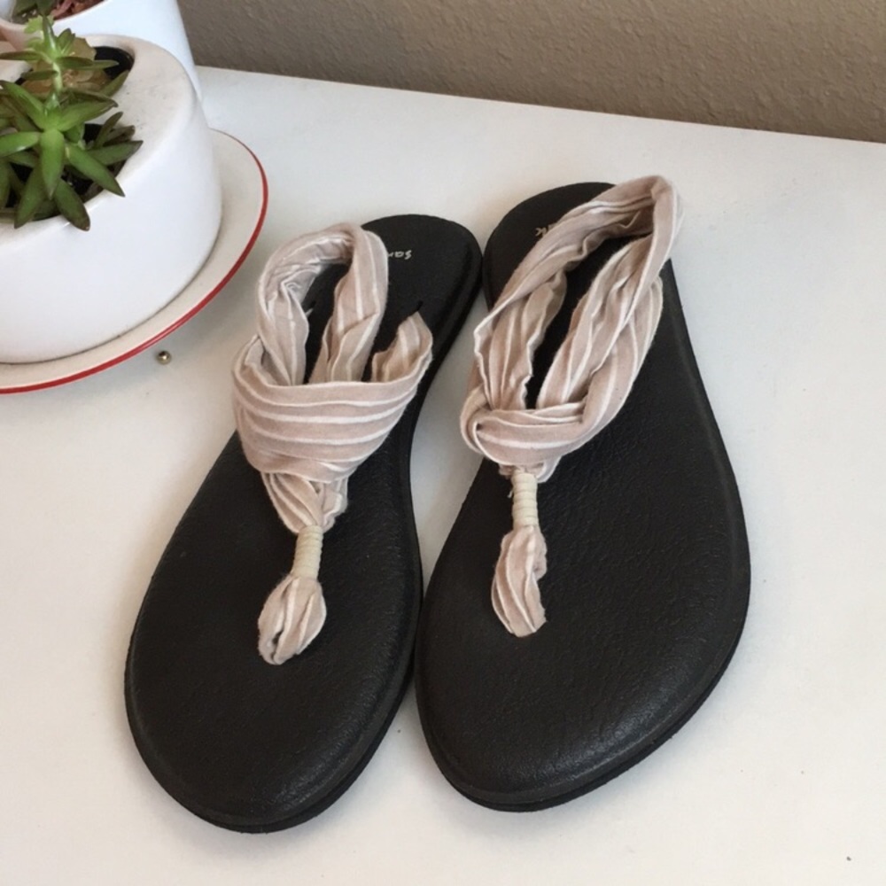 Yoga mat flip flops never worn